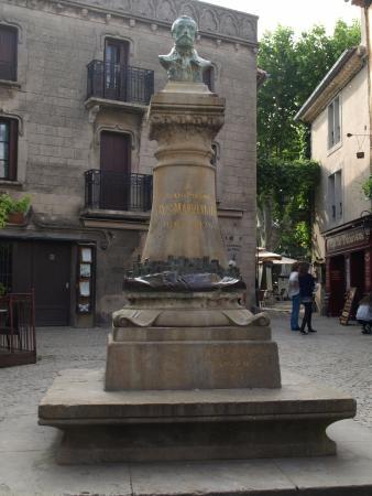 Monument de Cros Mayrevieille
