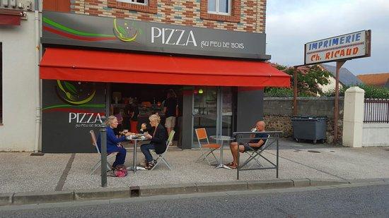 Pizza au feu de bois
