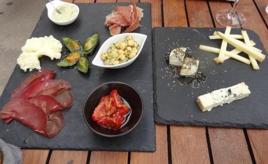 Le Vintage Bar & Tapas