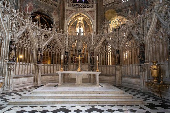 la cathédrale Saint-Pierre et son cloître