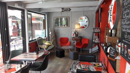 Le Chat Rouge