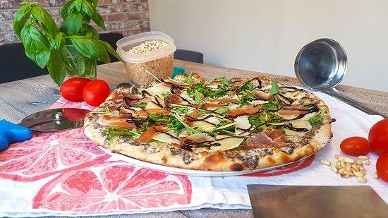 Em's Pizza