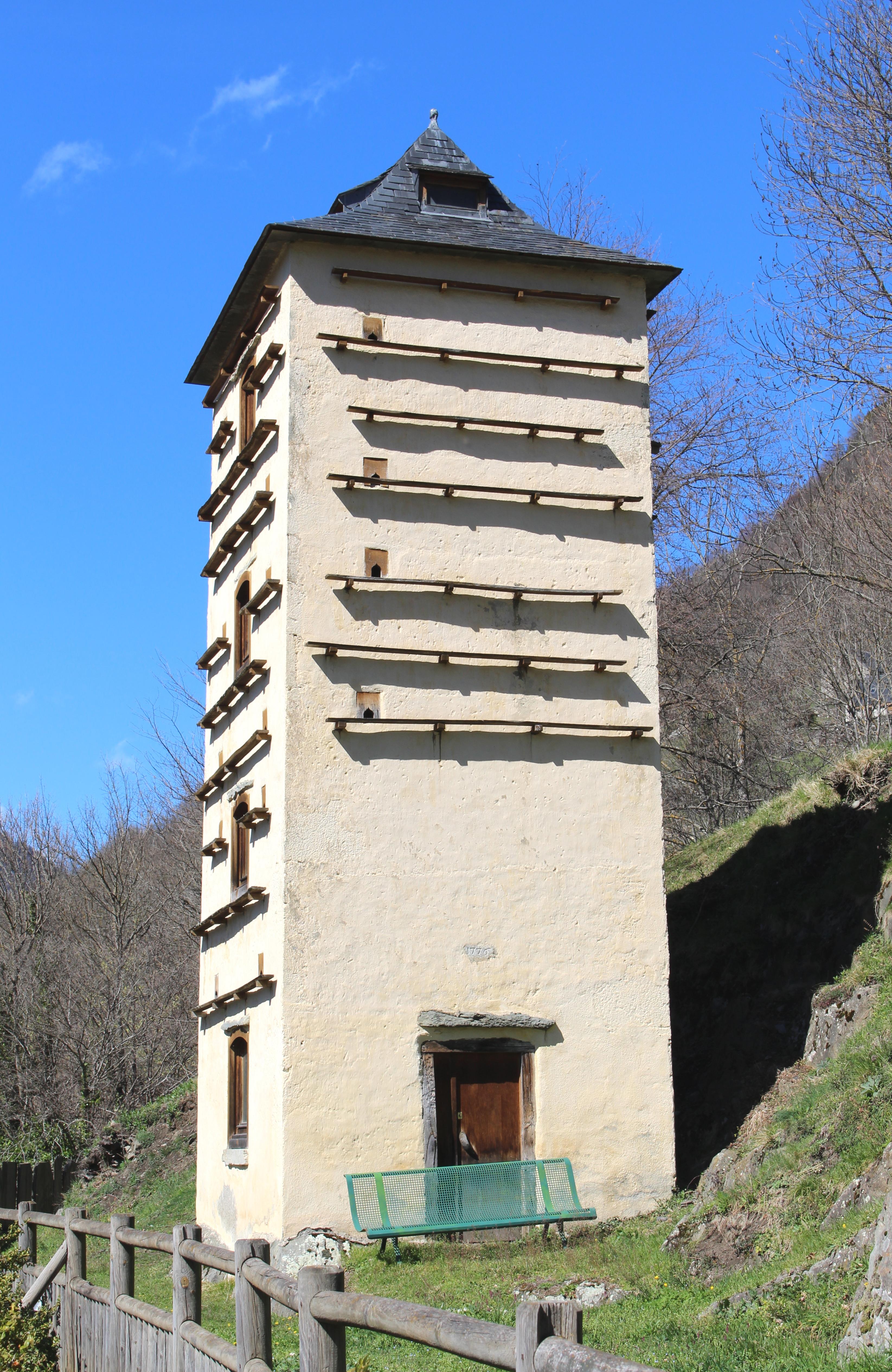pigeonnier de Chèze