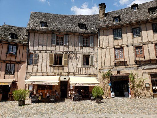 Au parvis